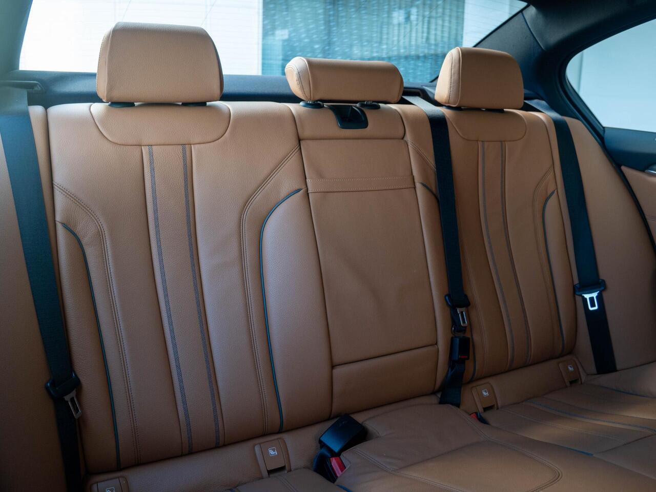 BMW 5-SERIE Sedan 520i | High Executive | M Sportpakket | Stoelverwarming | BMW Laserlicht | PDC | Trekhaak