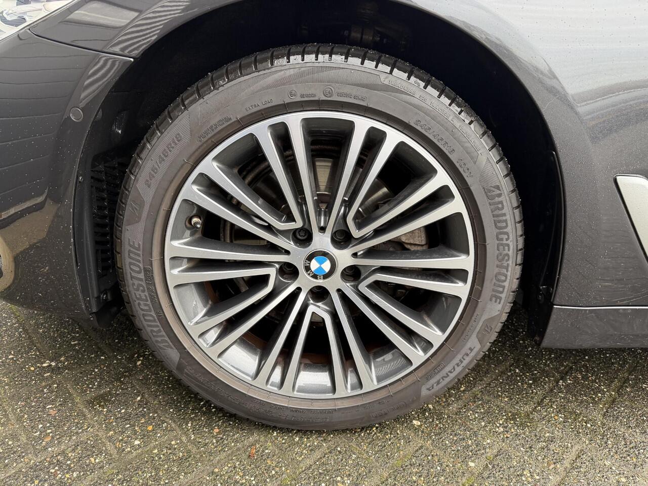 BMW 5-SERIE 520i Executive Edition | Navigatie | Lederen Bekleding | 18 Inch Lichtmetalen Velgen | Cruise Control |