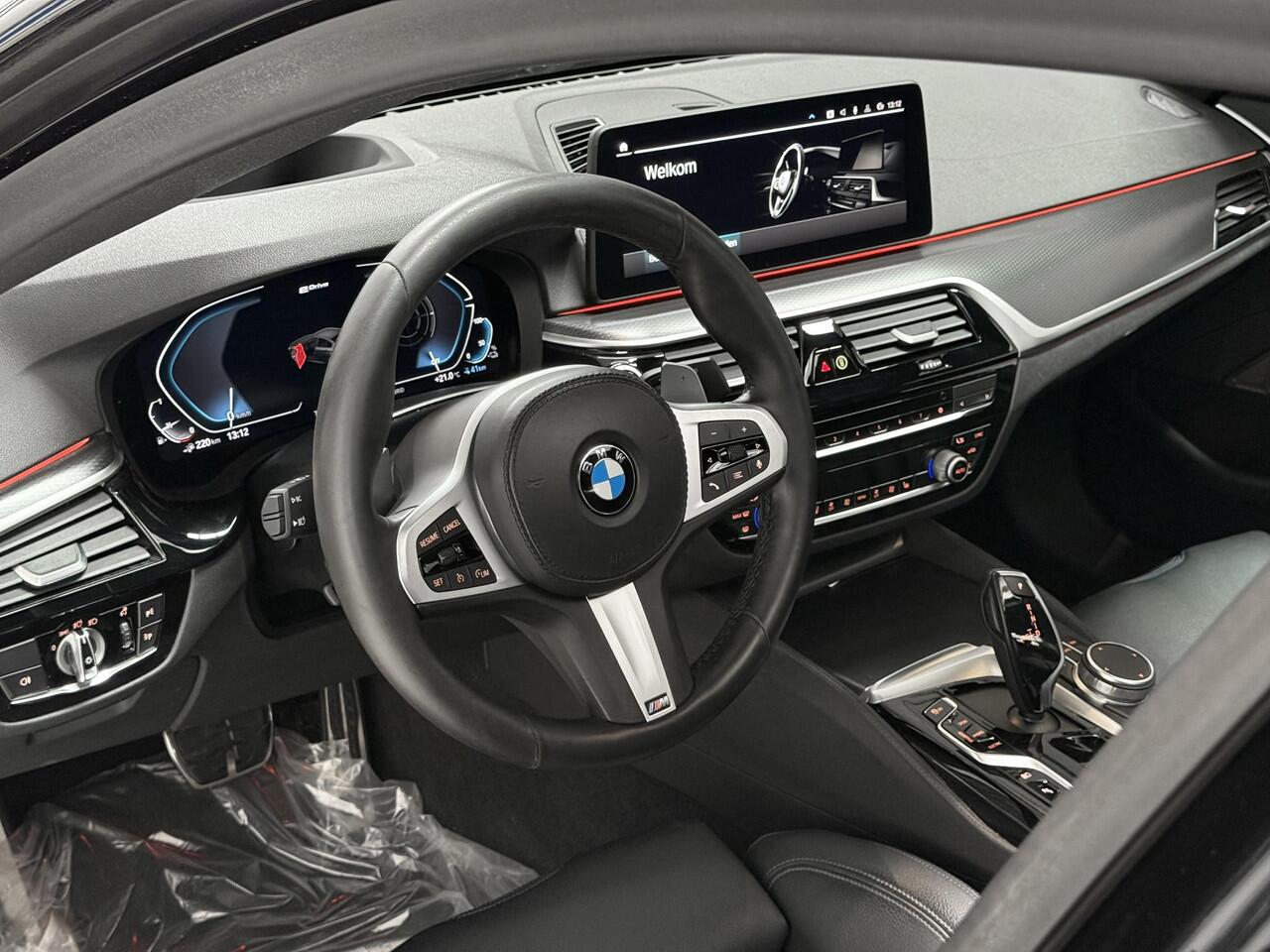 BMW 5-SERIE 545e xDrive High Executive G30 LCi M Sport 394 PK 6 cilinder - M5 STOELEN - PANORAMADAK - LASER LAMPEN - HARMAN KARDON