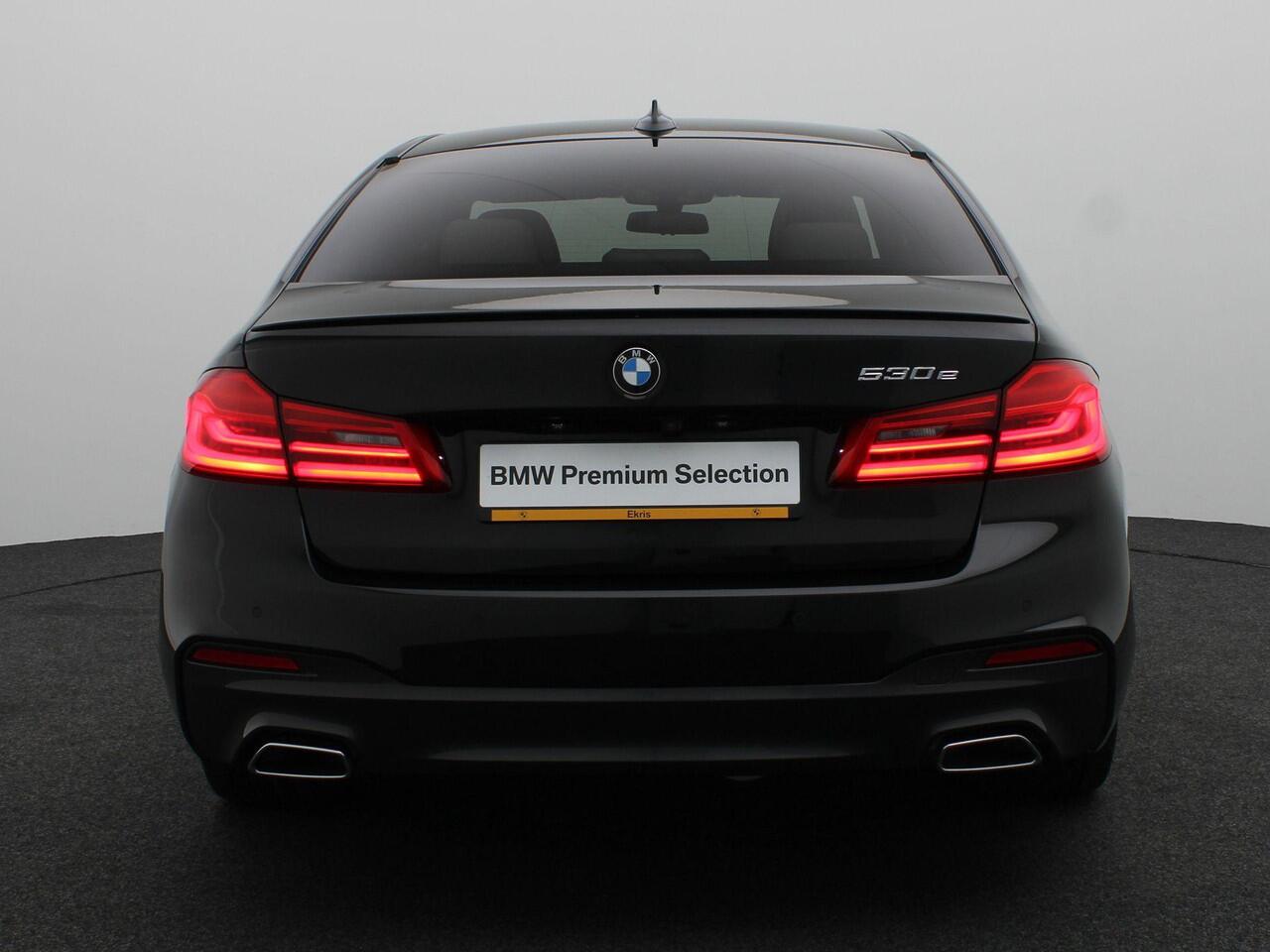 BMW 5-SERIE Sedan 530e High Executive | M Sportpakket | Soft Close | Comfort Access | Trekhaak | Stoelventilatie | Comfortstoelen | Head Up Display | Harman Kardon | 19''