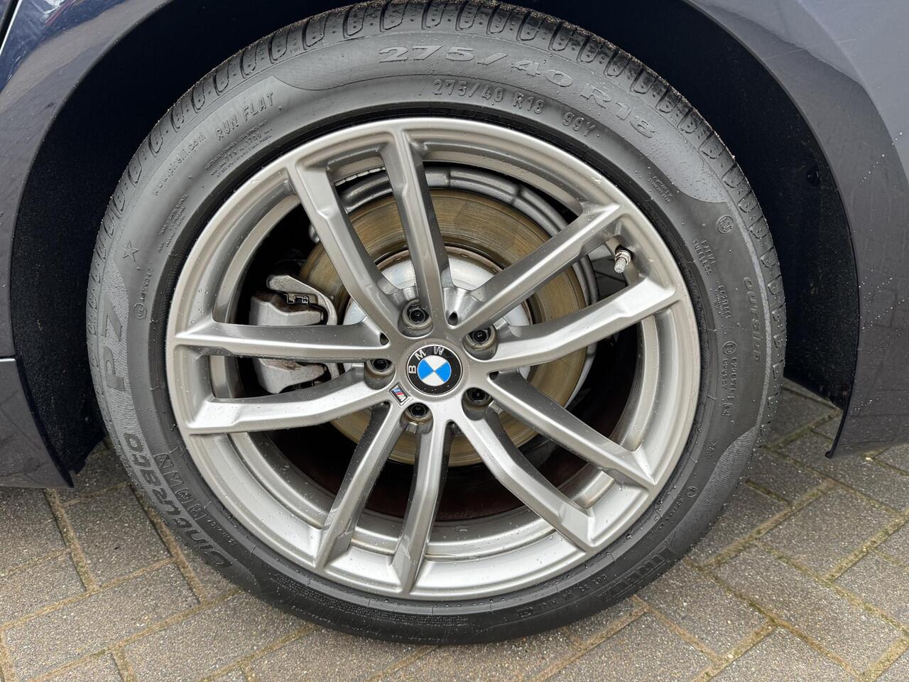 BMW 5-SERIE 520i High Exec M - Sport / Elektrische stoelen met geheugenfunctie / Stoelverwarming / Lederen Bekleding / Apple Carplay & Android Auto / 18" lm. velgen /Camera / Cruise Control / Climate Control /