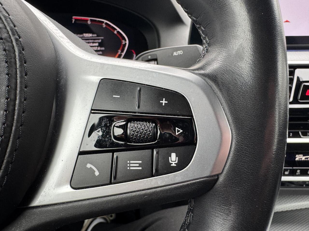 BMW 5-SERIE 520i High Exec M - Sport / Elektrische stoelen met geheugenfunctie / Stoelverwarming / Lederen Bekleding / Apple Carplay & Android Auto / 18" lm. velgen /Camera / Cruise Control / Climate Control /