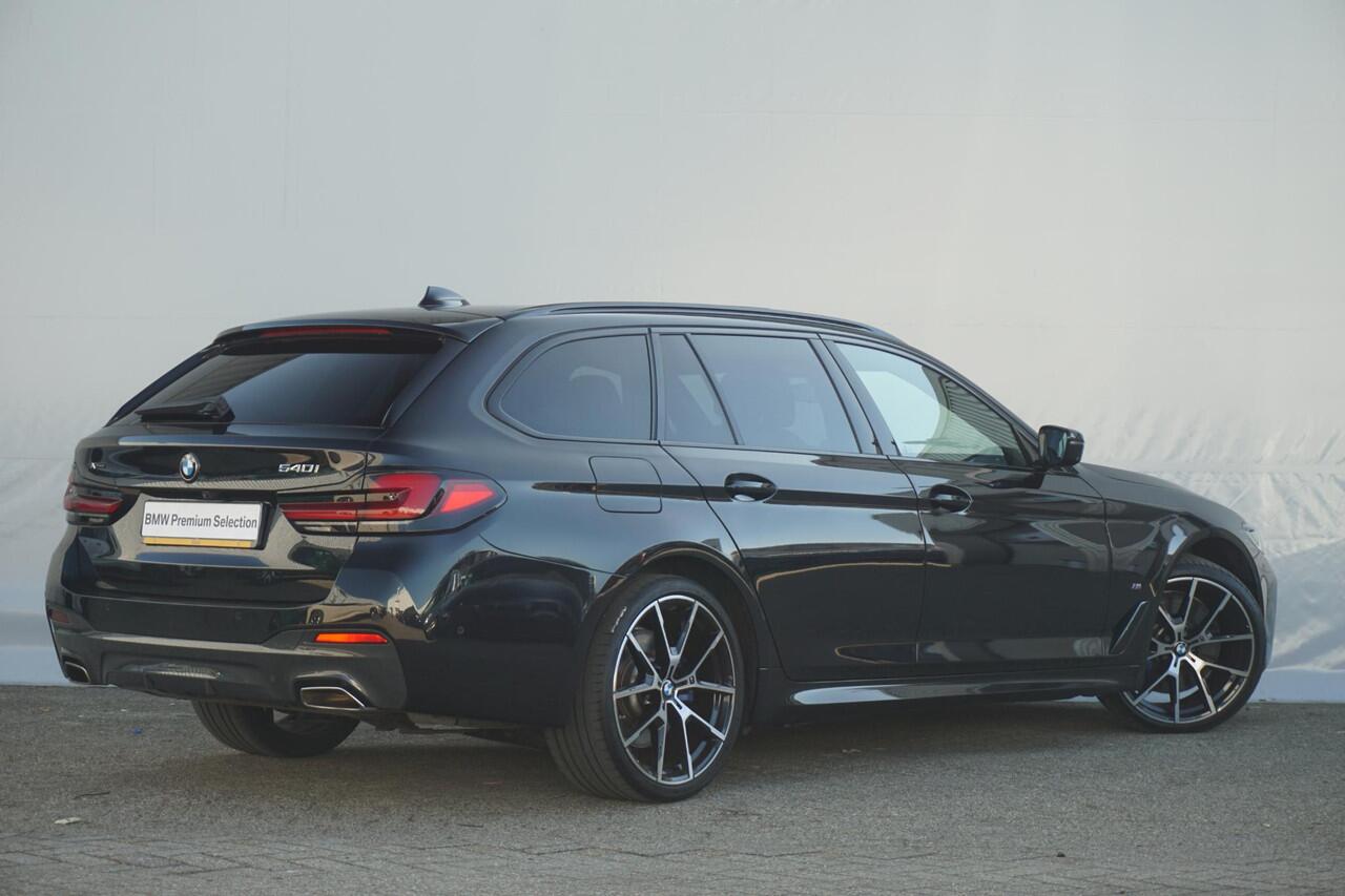 BMW 5-SERIE Touring 540i xDrive M Sportpakket 20'' / Panoramadak / Active Steering / Head-Up Display / Laserlight / Driving Assistant Professional