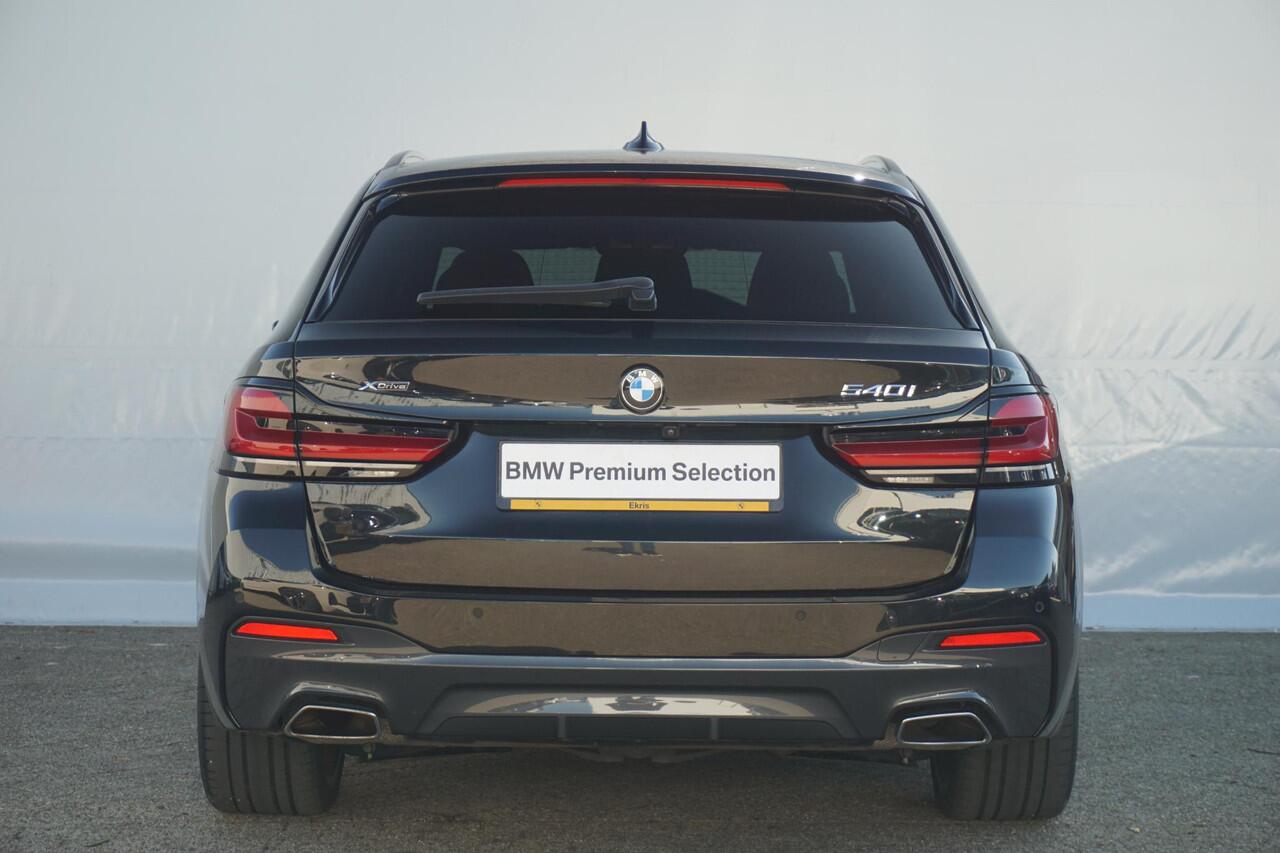 BMW 5-SERIE Touring 540i xDrive M Sportpakket 20'' / Panoramadak / Active Steering / Head-Up Display / Laserlight / Driving Assistant Professional