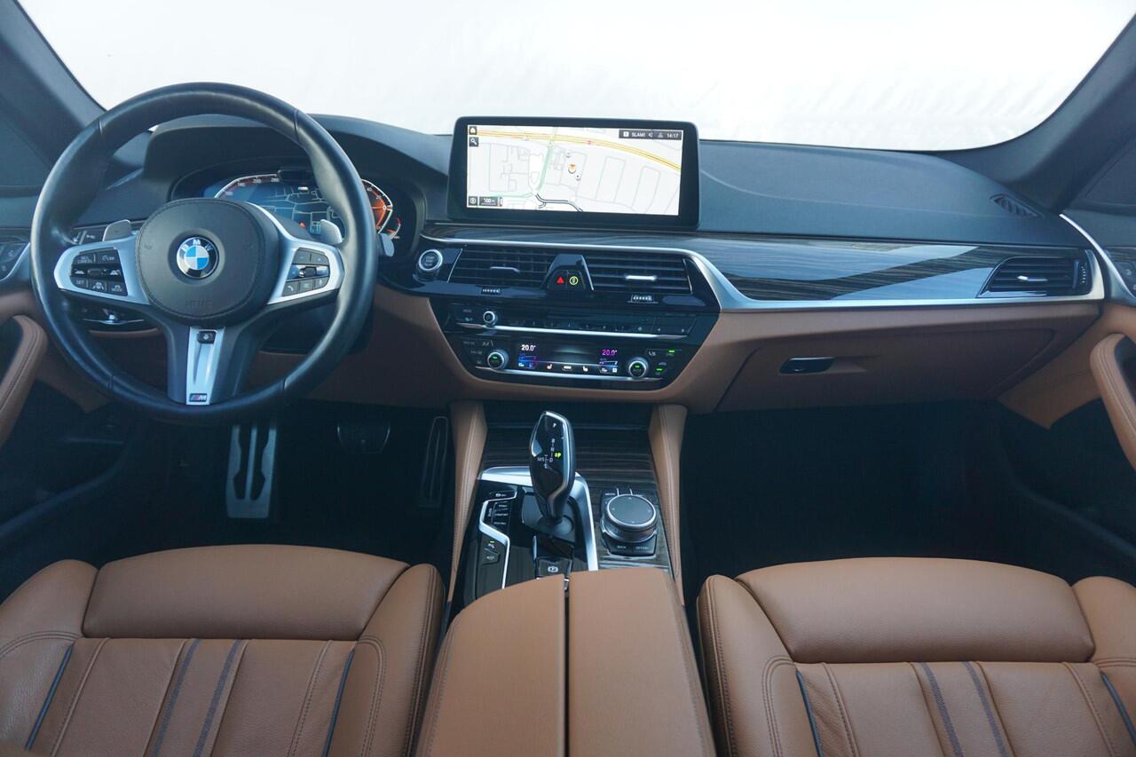 BMW 5-SERIE Touring 540i xDrive M Sportpakket 20'' / Panoramadak / Active Steering / Head-Up Display / Laserlight / Driving Assistant Professional