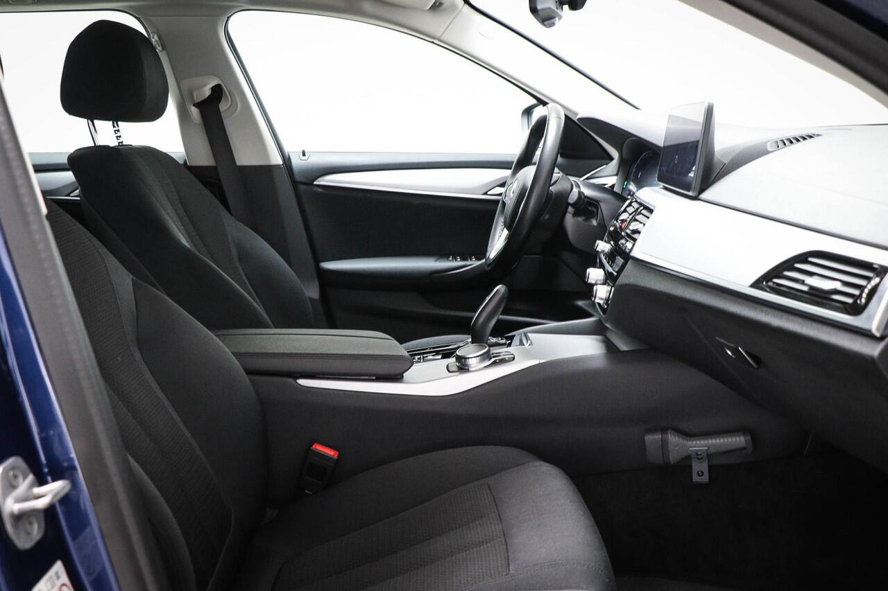 BMW 5-SERIE Touring 520i High Executive Edition | AUDIO MEDIA / SAFETY / PARKING- PACK | DAB | APPLELE | CAMERA | STOELVERWARMING