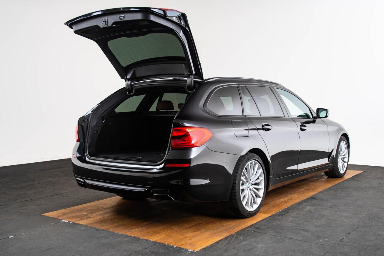 BMW 5-SERIE Touring 540i xDrive High Executive Sportline - panoramadak - Comfortstoelen - Comfort Access - Driving/Parking Assistant Plus - Elektrisch verwarmde voor en achterstoelen - Head up - Hifi -