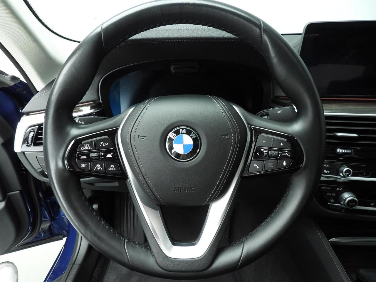 BMW 5-SERIE Sedan 520i | Laserlicht | Leder | Navigatie | Trekhaak | Active cruise | Comfortzetels | Stoelverwarming | DAB | Alu 18 inch