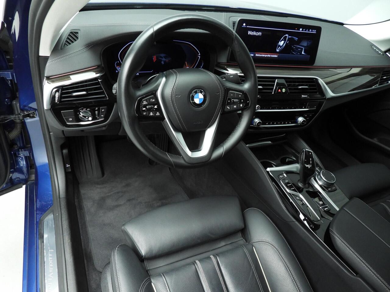 BMW 5-SERIE Sedan 520i | Laserlicht | Leder | Navigatie | Trekhaak | Active cruise | Comfortzetels | Stoelverwarming | DAB | Alu 18 inch