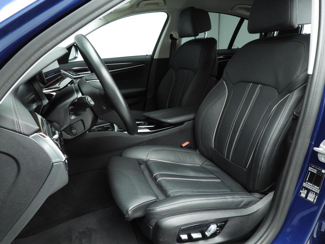 BMW 5-SERIE Sedan 520i | Laserlicht | Leder | Navigatie | Trekhaak | Active cruise | Comfortzetels | Stoelverwarming | DAB | Alu 18 inch