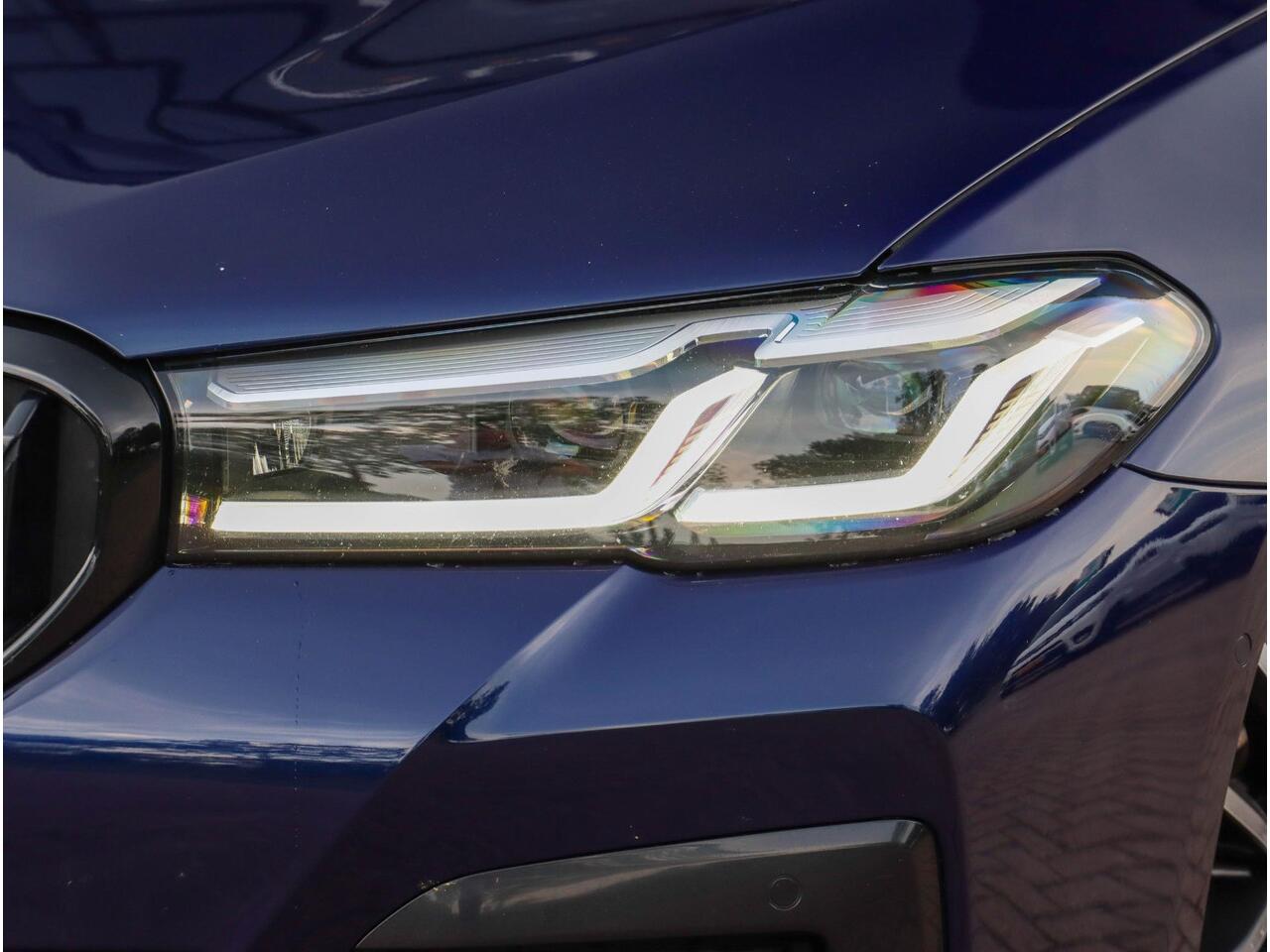 BMW 5-SERIE Touring 530e High Executive M Sport Individual Panodak Harman Kardon ACC Trekhaak