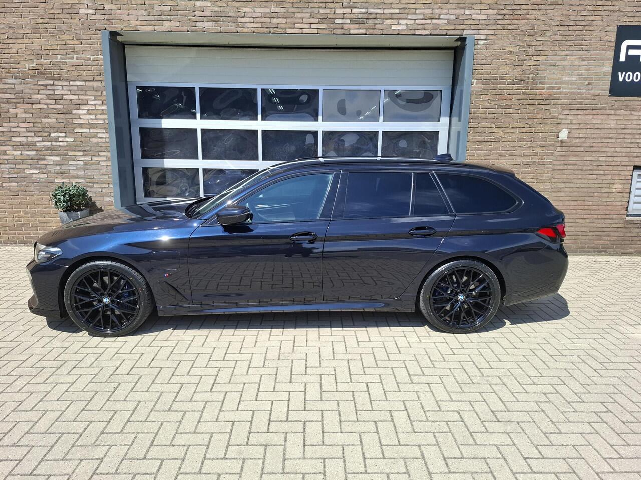 BMW 5-SERIE Touring 530e M-uitvoering/ Trekhaak