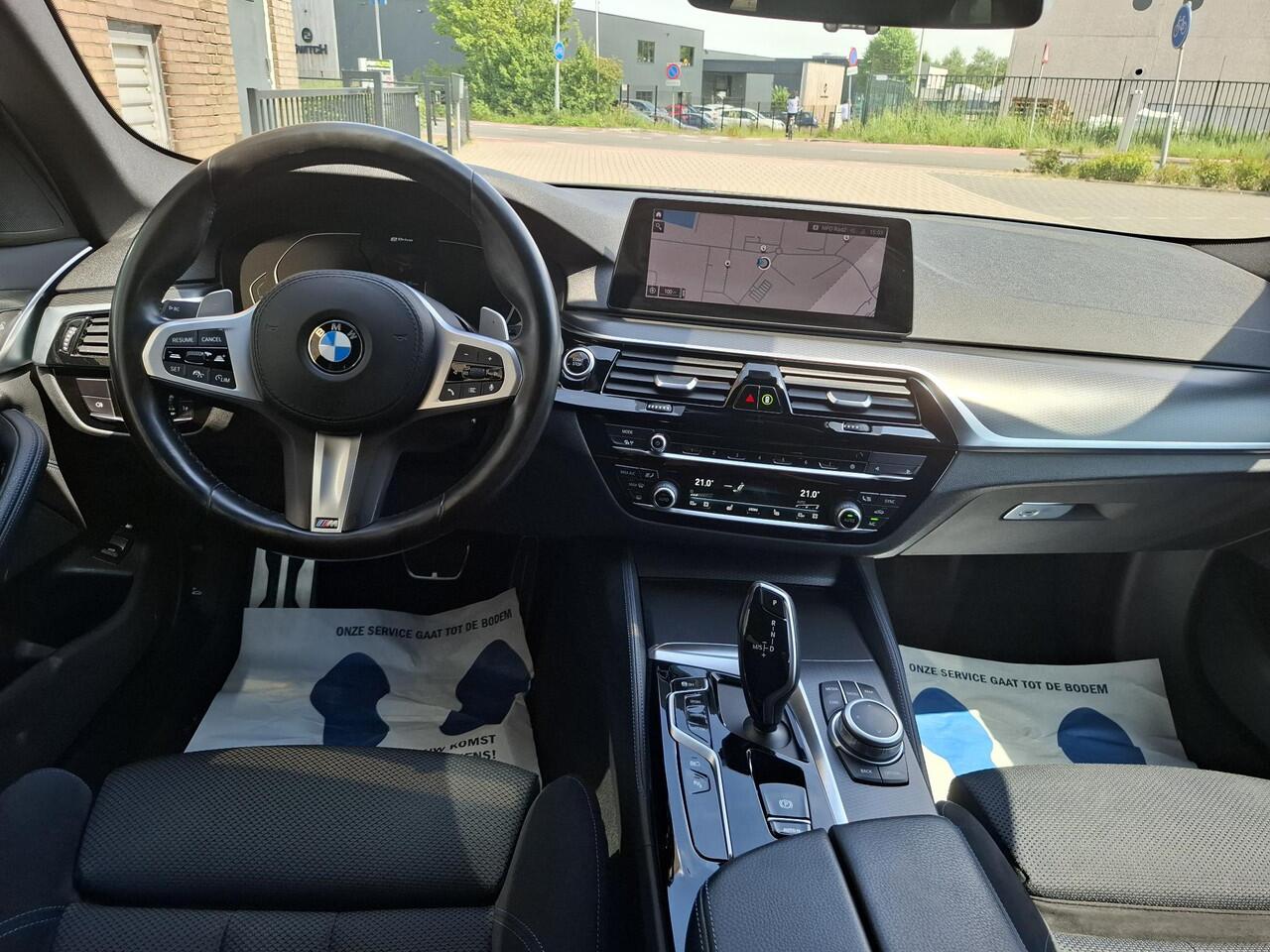 BMW 5-SERIE Touring 530e M-uitvoering/ Trekhaak