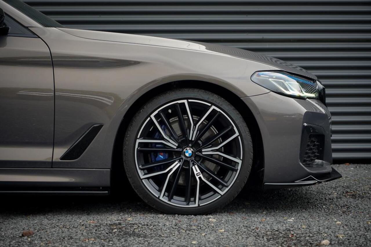 BMW 5-SERIE 530i High Executive Edition / M-Sport / Laser / M-Stoelen / Schuifdak / Adaptive Cruise