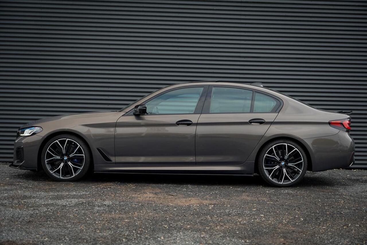 BMW 5-SERIE 530i High Executive Edition / M-Sport / Laser / M-Stoelen / Schuifdak / Adaptive Cruise