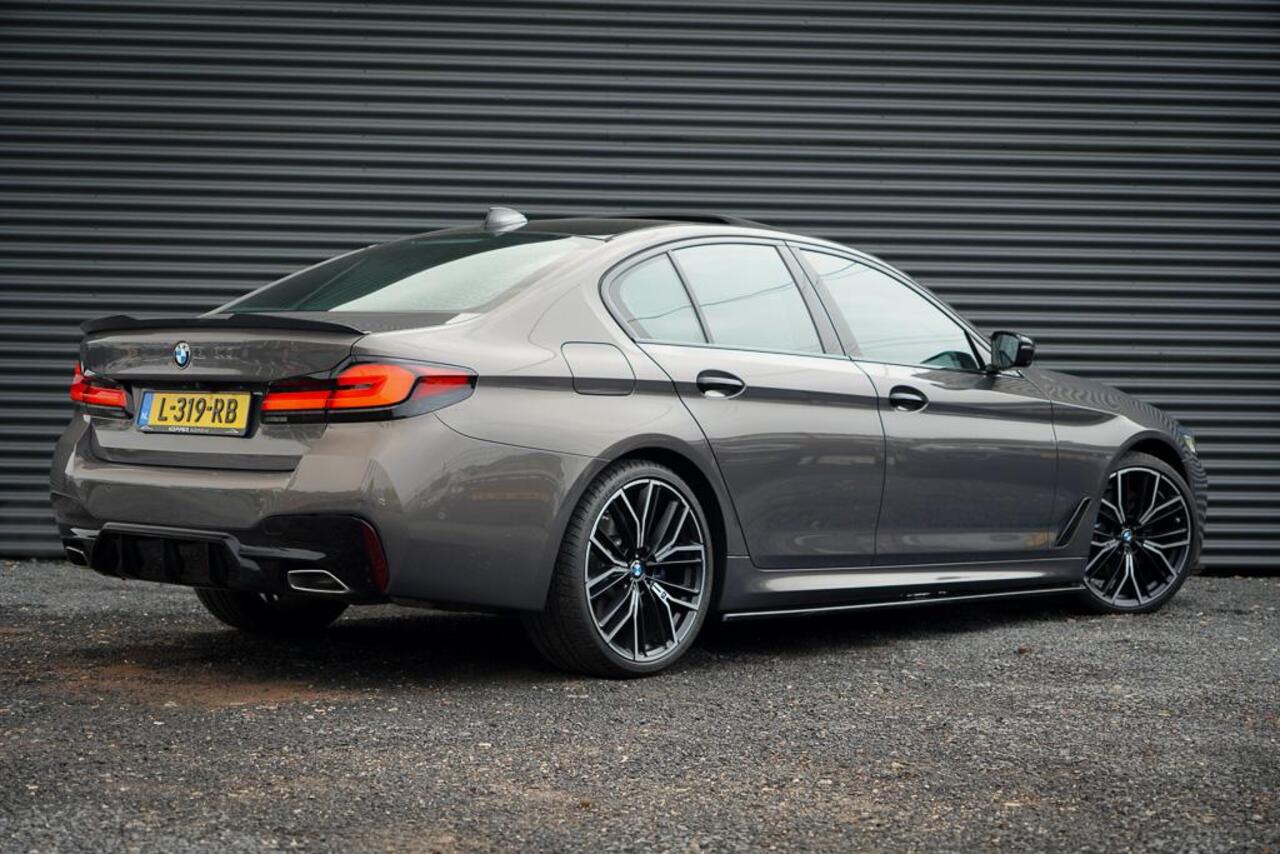 BMW 5-SERIE 530i High Executive Edition / M-Sport / Laser / M-Stoelen / Schuifdak / Adaptive Cruise
