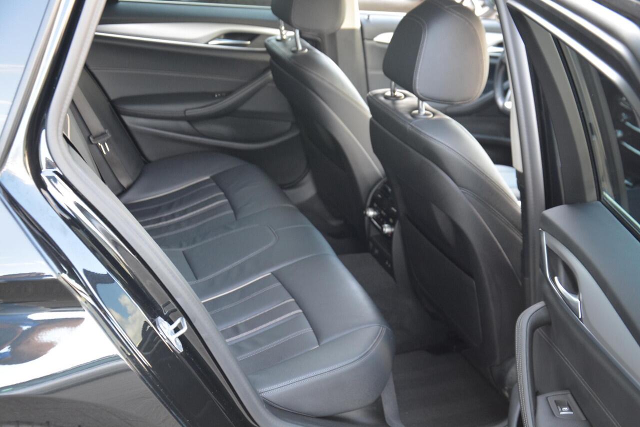 BMW 5-SERIE Touring 520d Business Edition Plus | Leer | Stoelverwarming | Led pakket