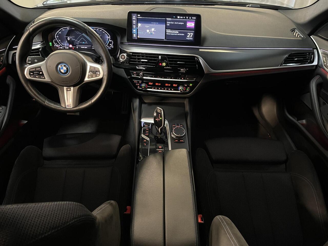 BMW 5-SERIE Touring 530e High Executive M Sport 19"/Stoel + stuurverwarming/Adaptieve cruise/LED/Camera/Apple Carplay & Android Auto/HiFi