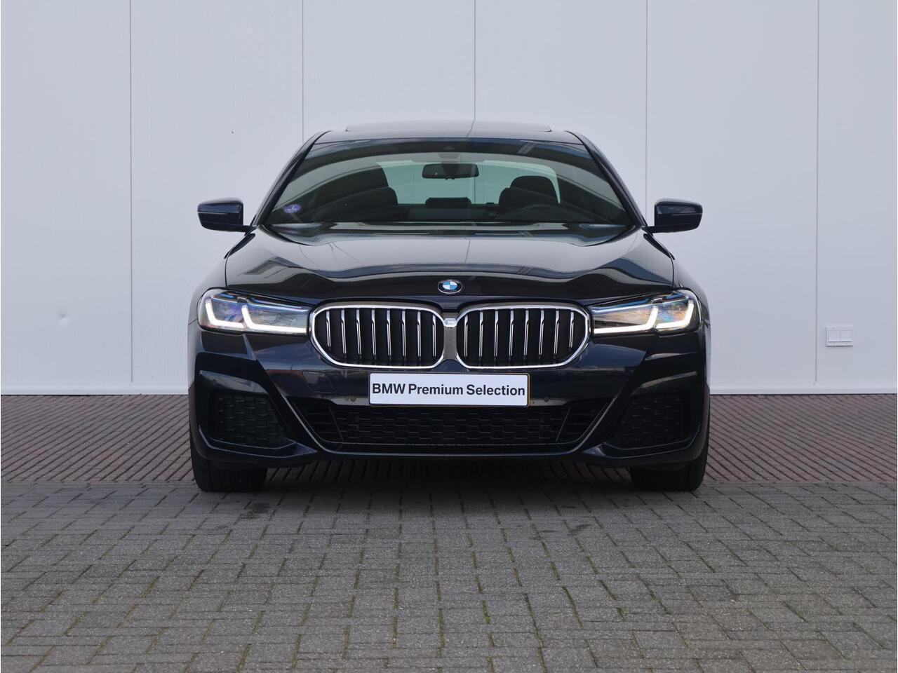 BMW 5-SERIE 530i High Executive Edition M Sportpakket/ Achteruitrijcamera/ Comfortstoelen/ schuif-/kanteldak/ Stoelverwarming/ Laserlight/ HiFi/ Head-Up/ 19 inch LM