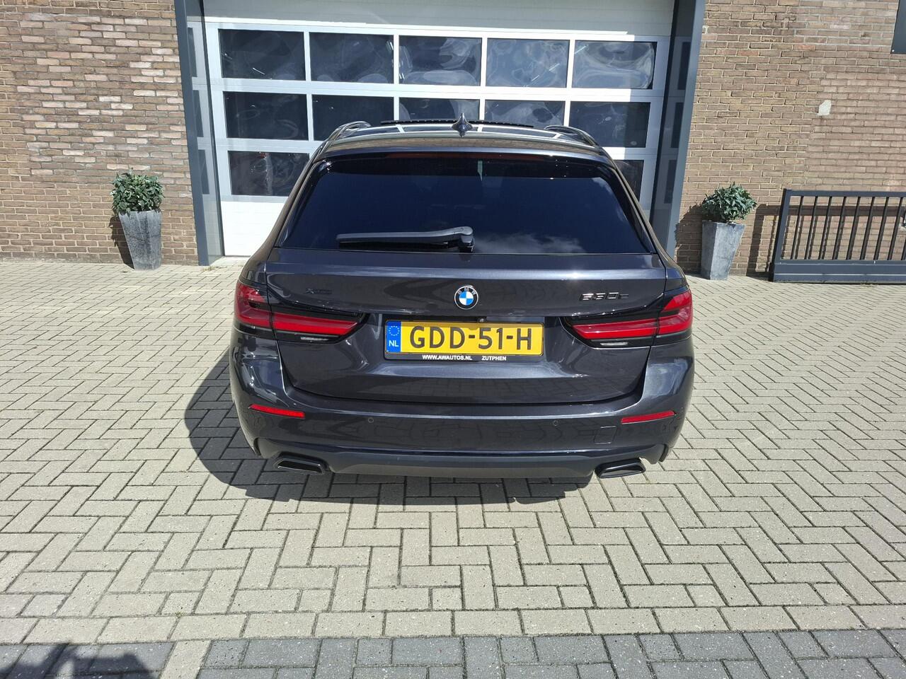 BMW 5-SERIE Touring 530e xDrive panorama/Leer/Trekhaak/20 inch BMW 5-serie Touring 530e xDrive High Executive