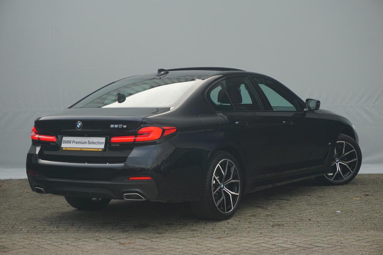 BMW 5-SERIE Sedan 520e M Sportpakket | Schuif-kanteldak | Comfortstoelen | Head-Up | BMW Laserlight | HIFI | Elektrische Stoel en Stuurwiel verwarming