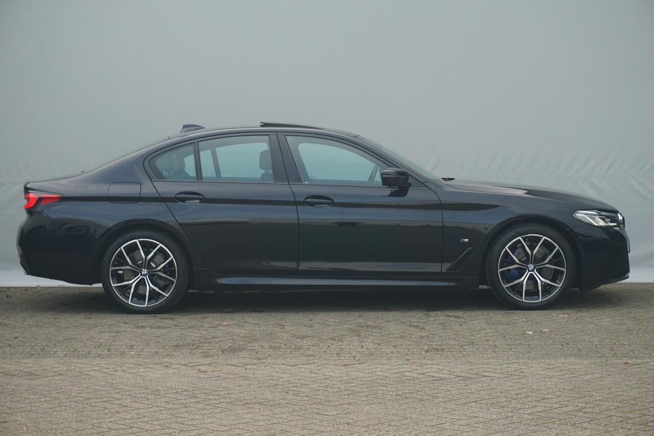 BMW 5-SERIE Sedan 520e M Sportpakket | Schuif-kanteldak | Comfortstoelen | Head-Up | BMW Laserlight | HIFI | Elektrische Stoel en Stuurwiel verwarming