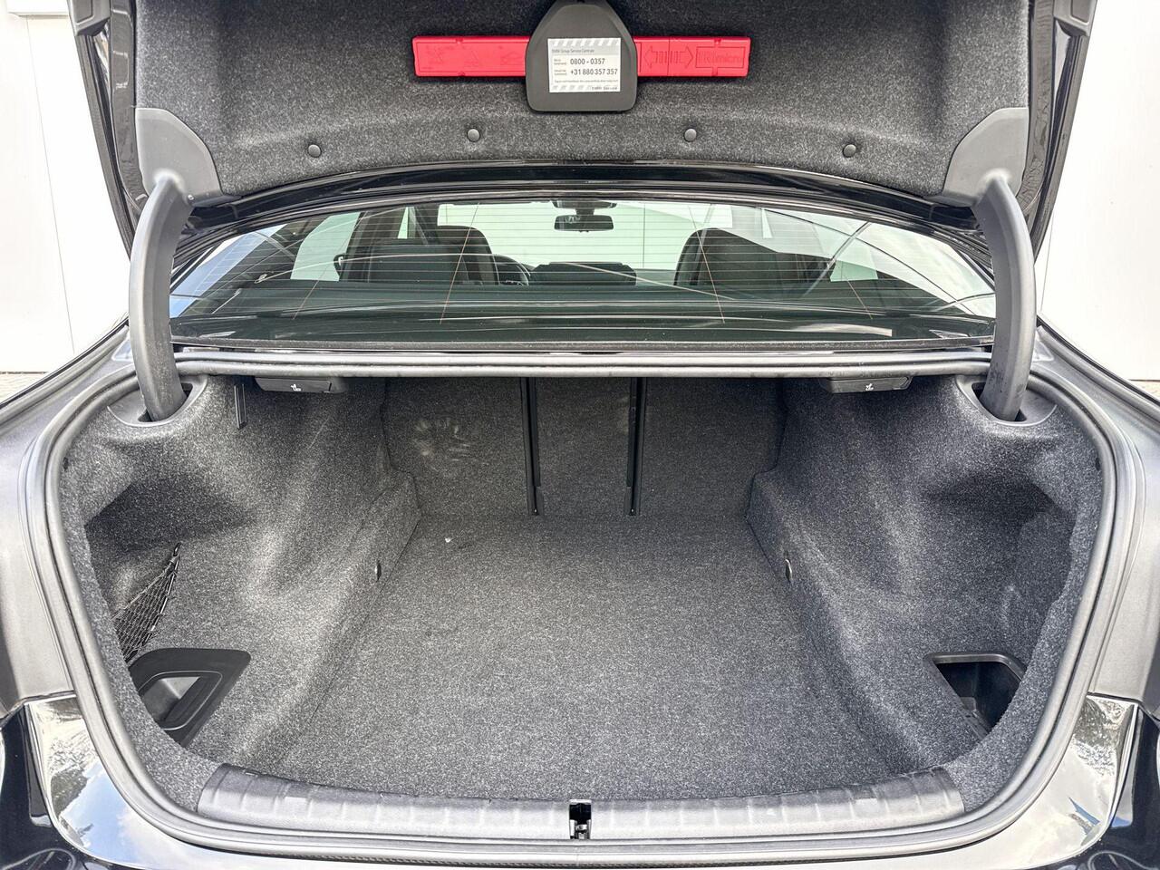 BMW 5-SERIE Sedan 520i M Sport | Trekhaak | Panoramadak