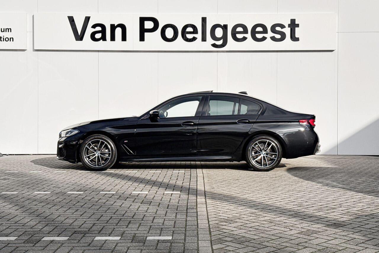 BMW 5-SERIE Sedan 520i M Sport | Trekhaak | Panoramadak
