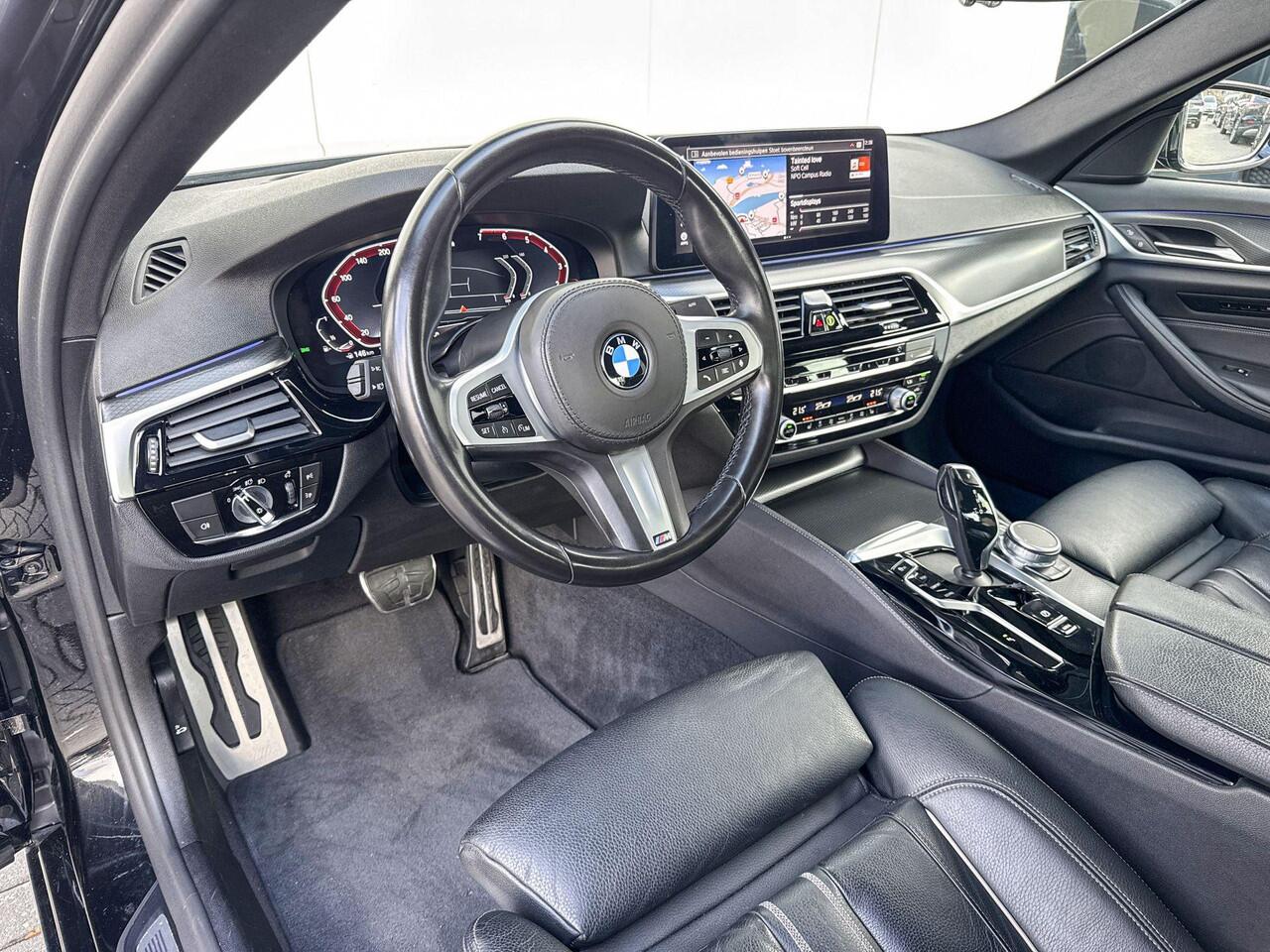 BMW 5-SERIE Sedan 520i M Sport | Trekhaak | Panoramadak