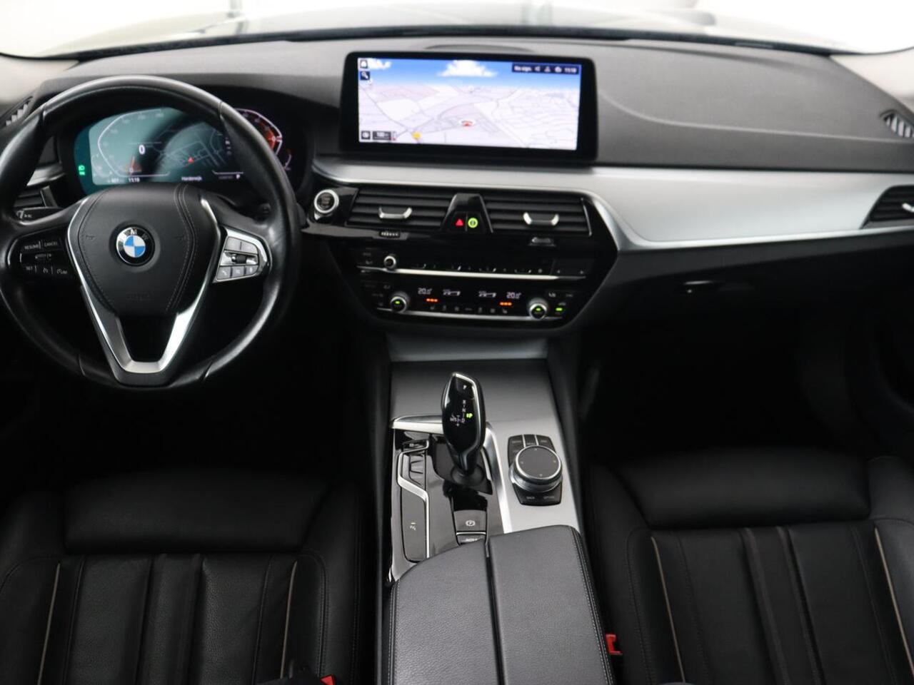 BMW 5-SERIE 520i Business Edition Plus | Nappaleder | Stoelverwarming | Carplay | Laserlicht | Navigatie | Live Cockpit | Parkeerhulp | Climate control | Comfortstoelen | Cruise control | Bluetooth