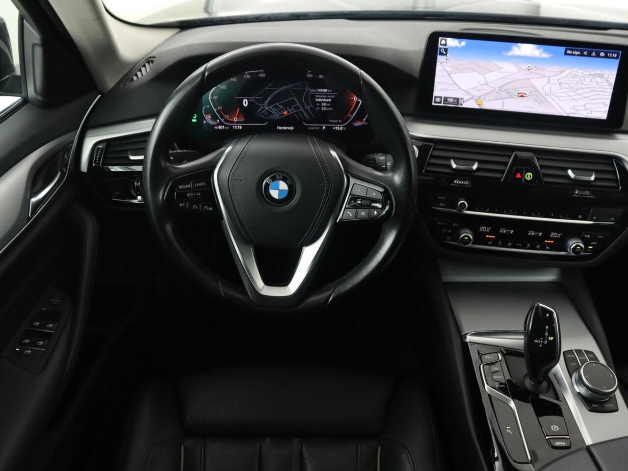 BMW 5-SERIE 520i Business Edition Plus | Nappaleder | Stoelverwarming | Carplay | Laserlicht | Navigatie | Live Cockpit | Parkeerhulp | Climate control | Comfortstoelen | Cruise control | Bluetooth