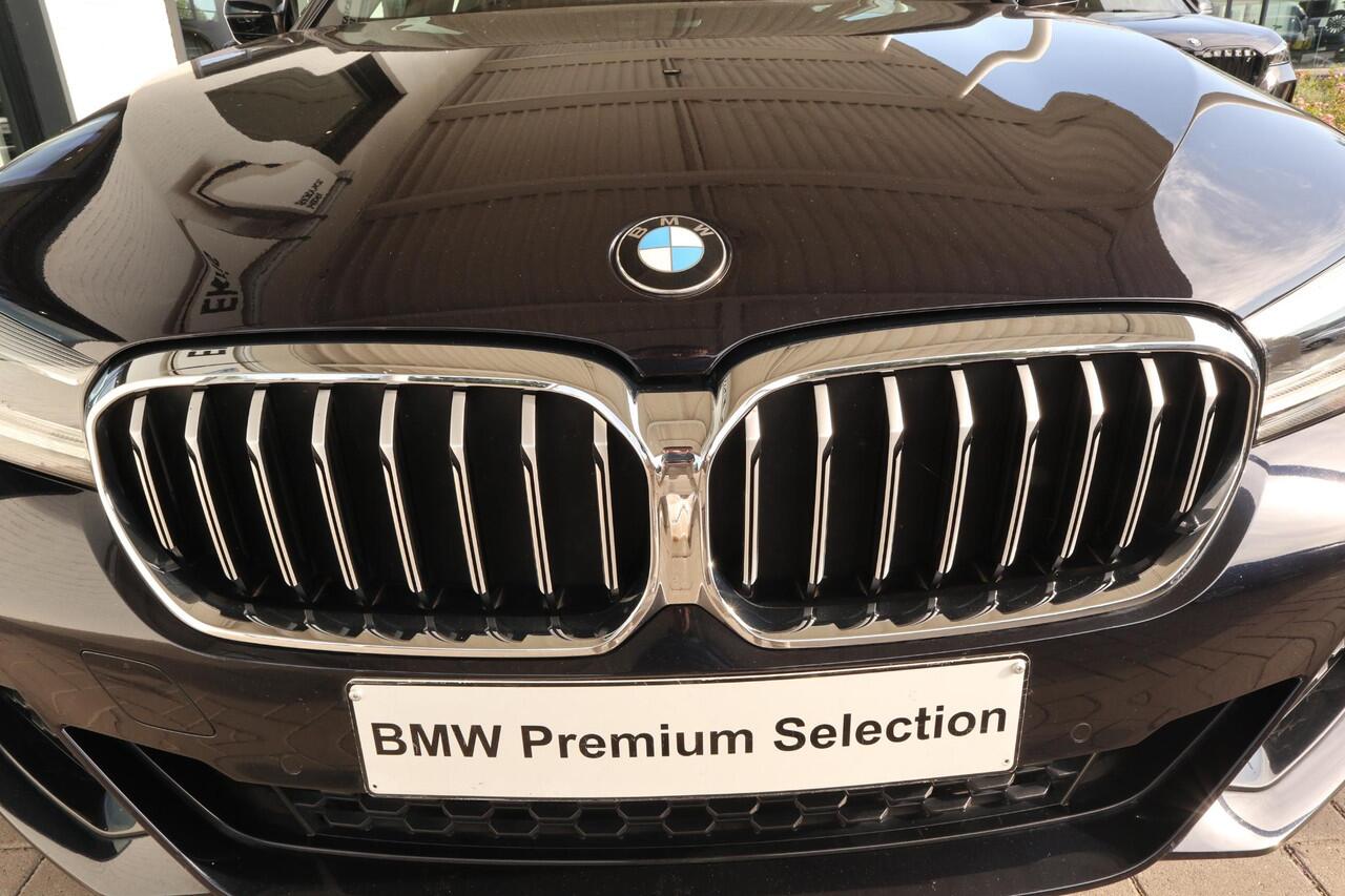 BMW 5-SERIE Sedan 530e M Sport Plus | Exklusive volleder | Stuur- en stoelverwarming | Harman Kardon | Head-up Display | 20" M Y-Spaak | Comfort Access | Galvanische bedieningselementen