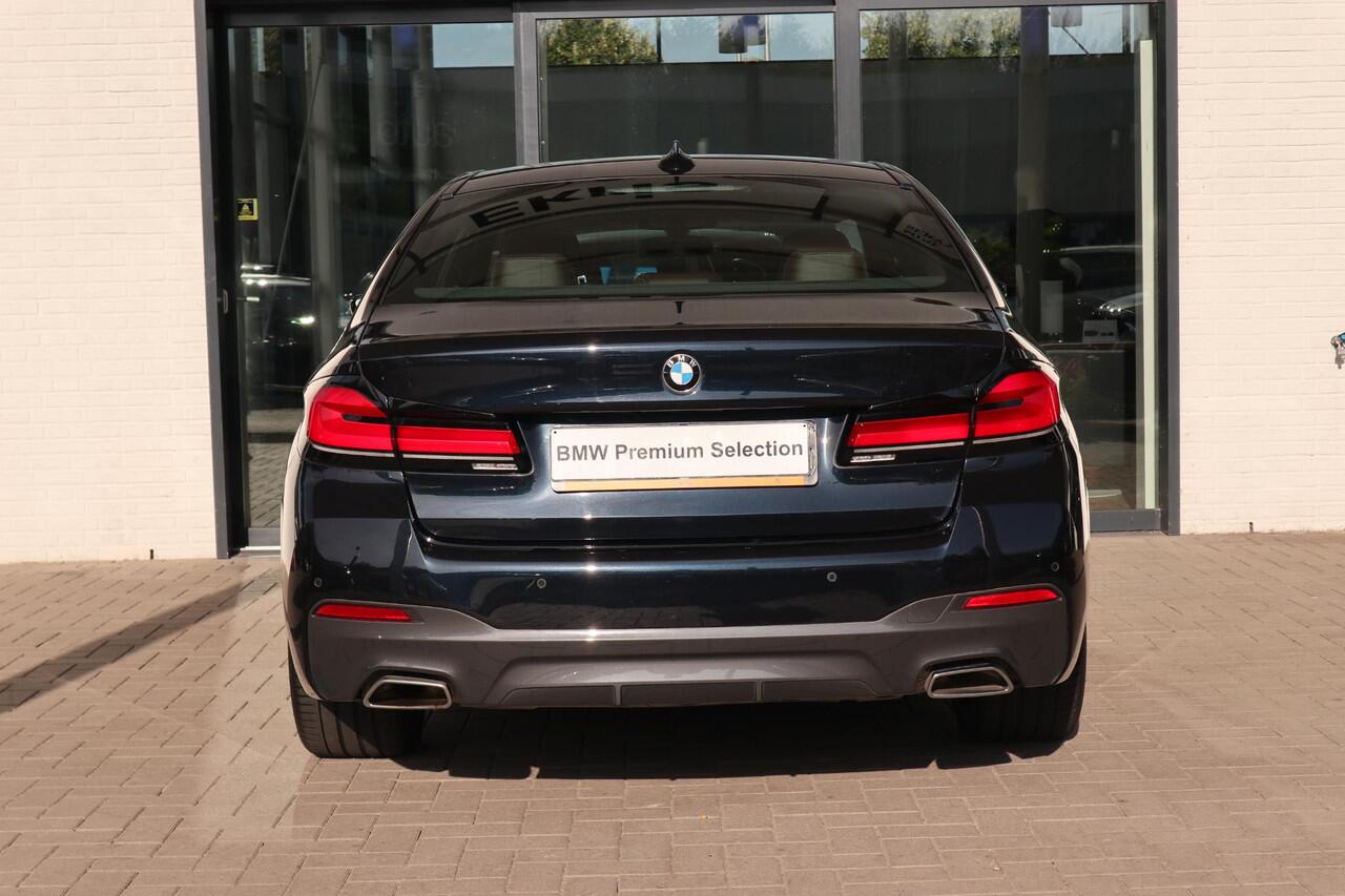 BMW 5-SERIE Sedan 530e M Sport Plus | Exklusive volleder | Stuur- en stoelverwarming | Harman Kardon | Head-up Display | 20" M Y-Spaak | Comfort Access | Galvanische bedieningselementen