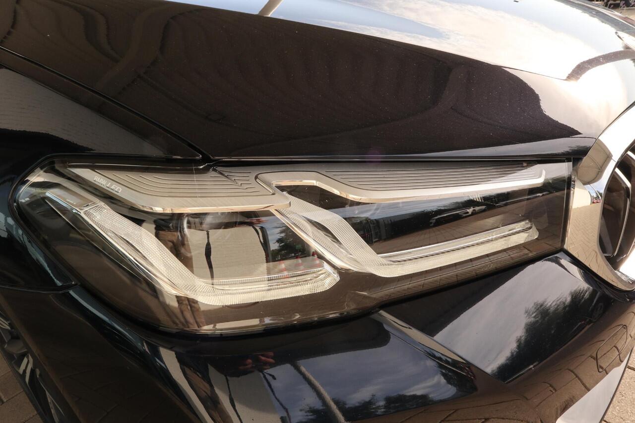BMW 5-SERIE Sedan 530e M Sport Plus | Exklusive volleder | Stuur- en stoelverwarming | Harman Kardon | Head-up Display | 20" M Y-Spaak | Comfort Access | Galvanische bedieningselementen