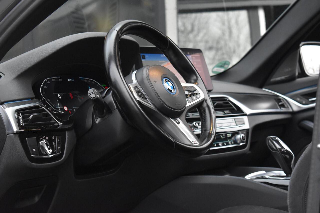 BMW 5-SERIE 530e M-Sport Lane Pano Camera 20" HK