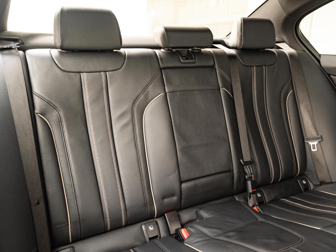 BMW 5-SERIE Sedan 530e | High Executive | M Sportpakket | Stoelverwarming | PDC | 19'' | Trekhaak