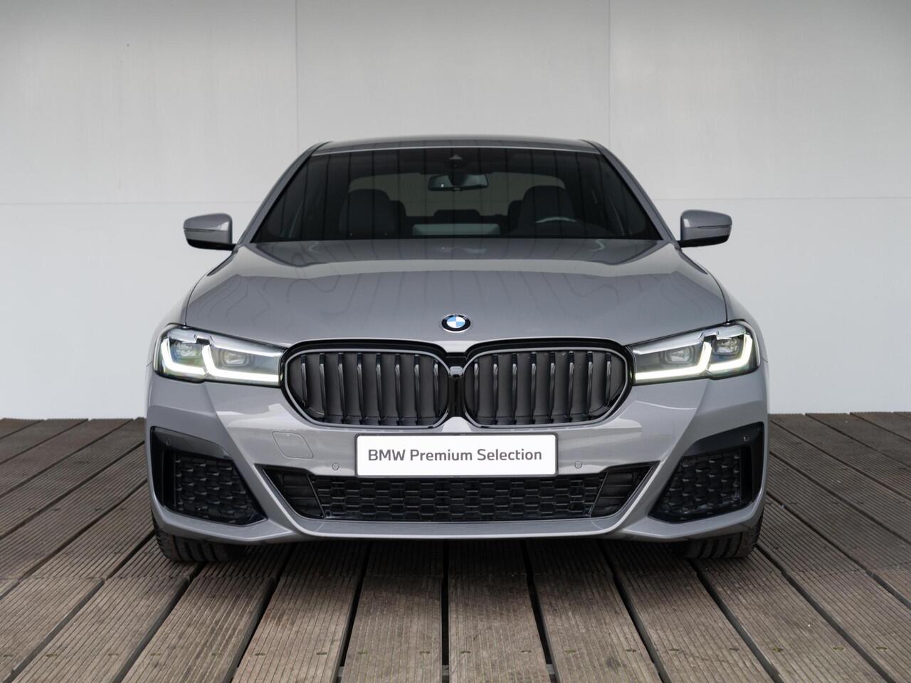 BMW 5-SERIE Sedan 530e | High Executive | M Sportpakket | Stoelverwarming | PDC | 19'' | Trekhaak