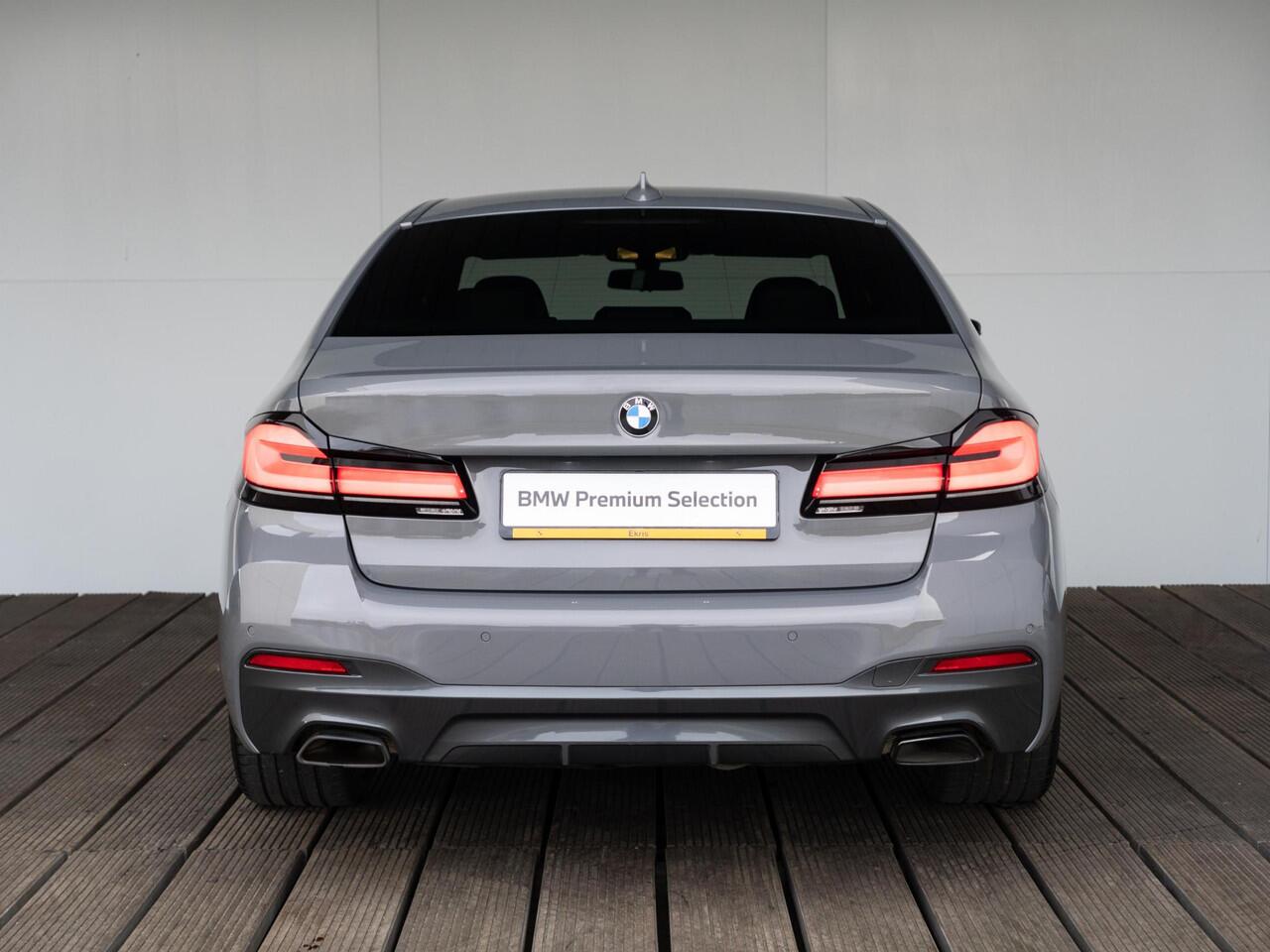 BMW 5-SERIE Sedan 530e | High Executive | M Sportpakket | Stoelverwarming | PDC | 19'' | Trekhaak