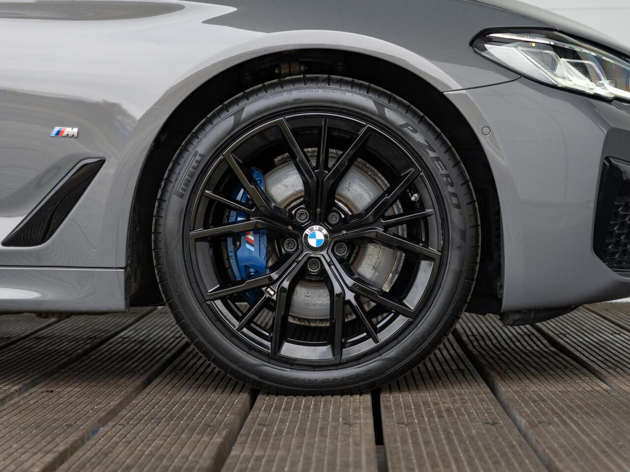 BMW 5-SERIE Sedan 530e | High Executive | M Sportpakket | Stoelverwarming | PDC | 19'' | Trekhaak