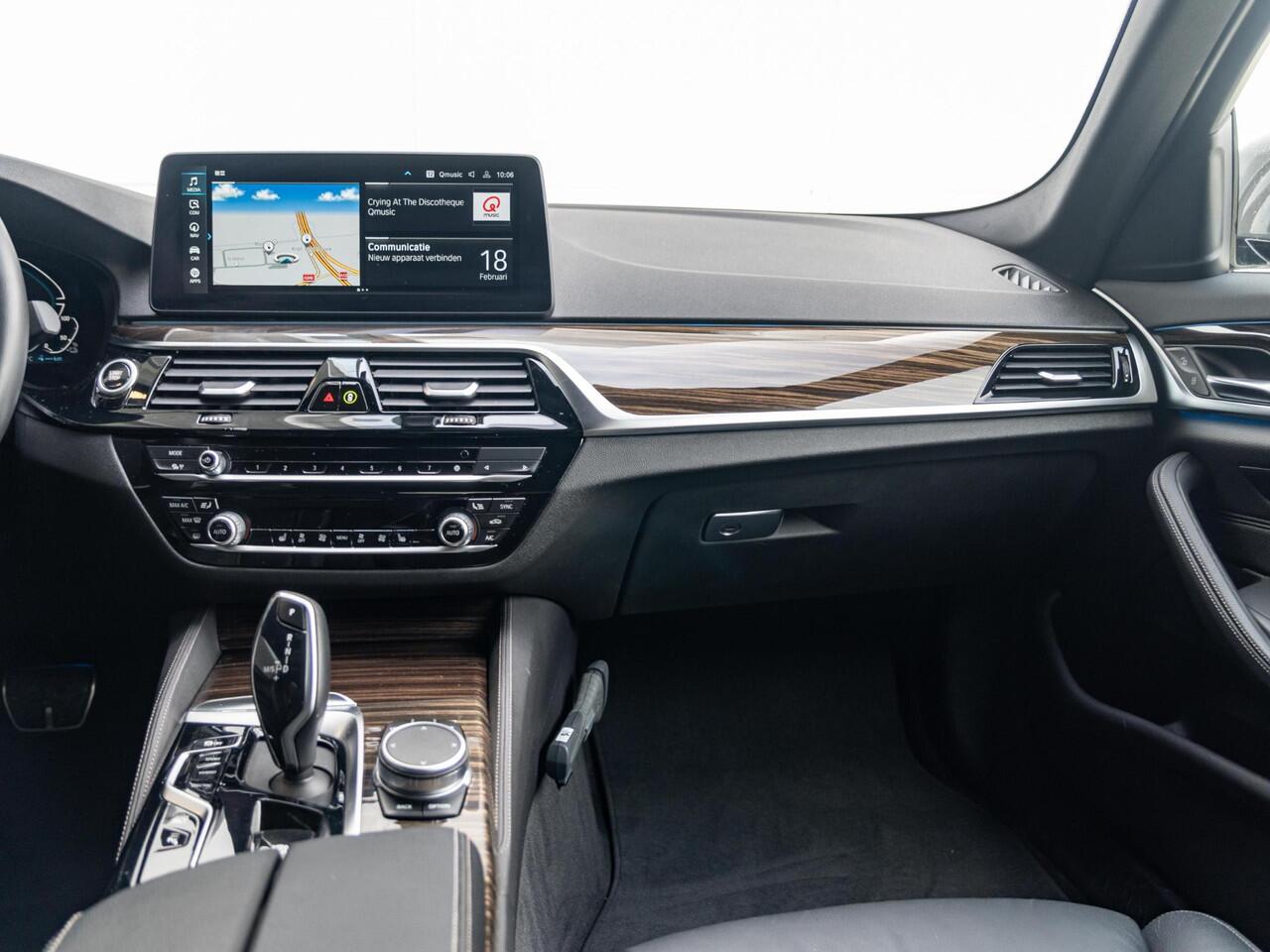 BMW 5-SERIE Sedan 530e | High Executive | M Sportpakket | Stoelverwarming | PDC | 19'' | Trekhaak