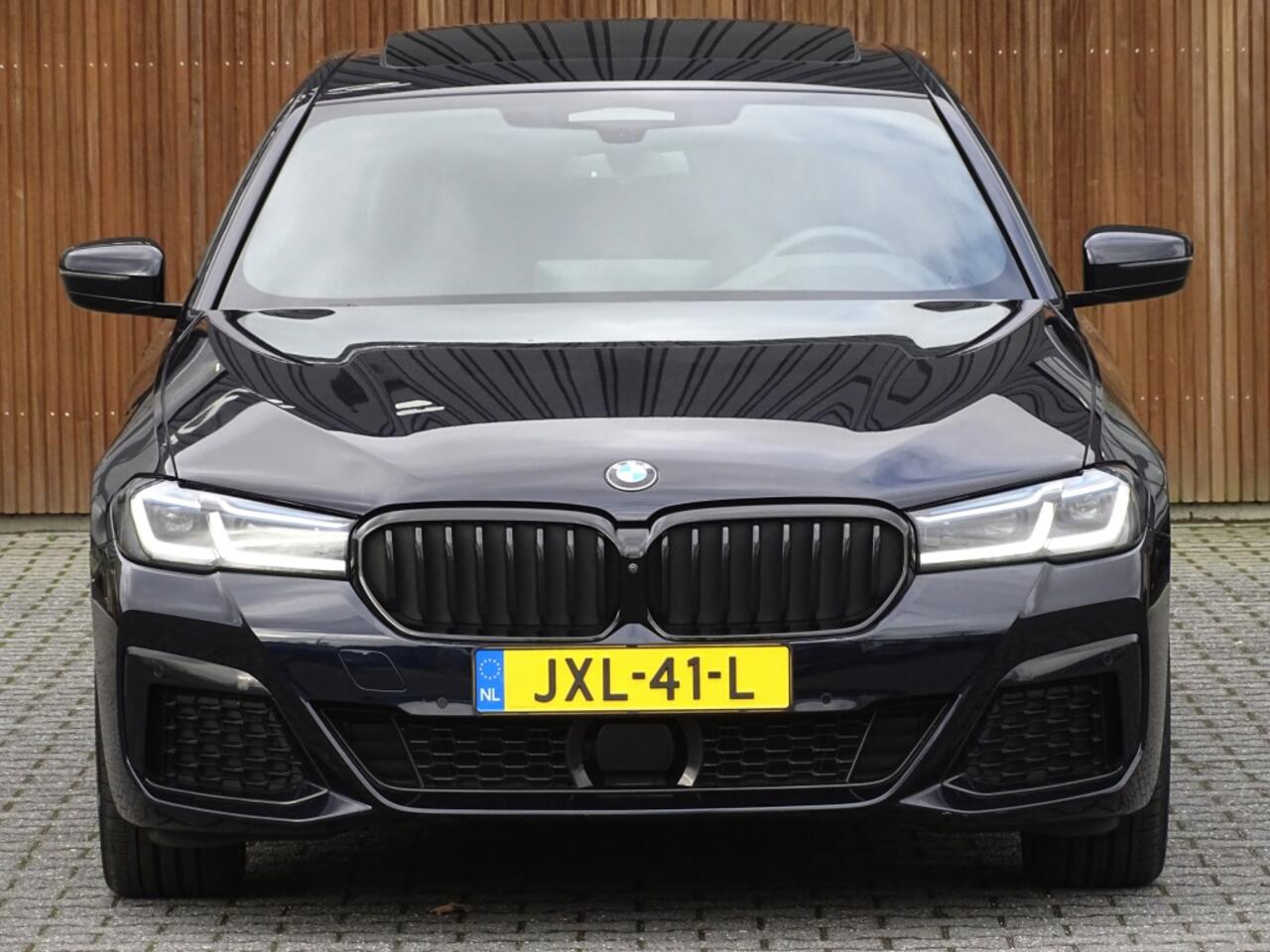 BMW 5-SERIE 530e 292PK M-Sport / M- Individual / alcantara / 360° / Laser