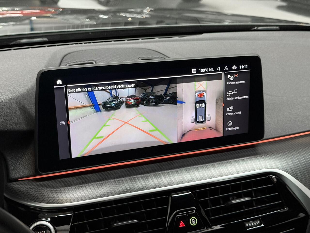 BMW 5-SERIE Touring 520i High Executive G31 LCI - M PAKKET - PANORAMADAK - COMFORT ZETELS - STOELVER + KOELING - LASER LAMPEN