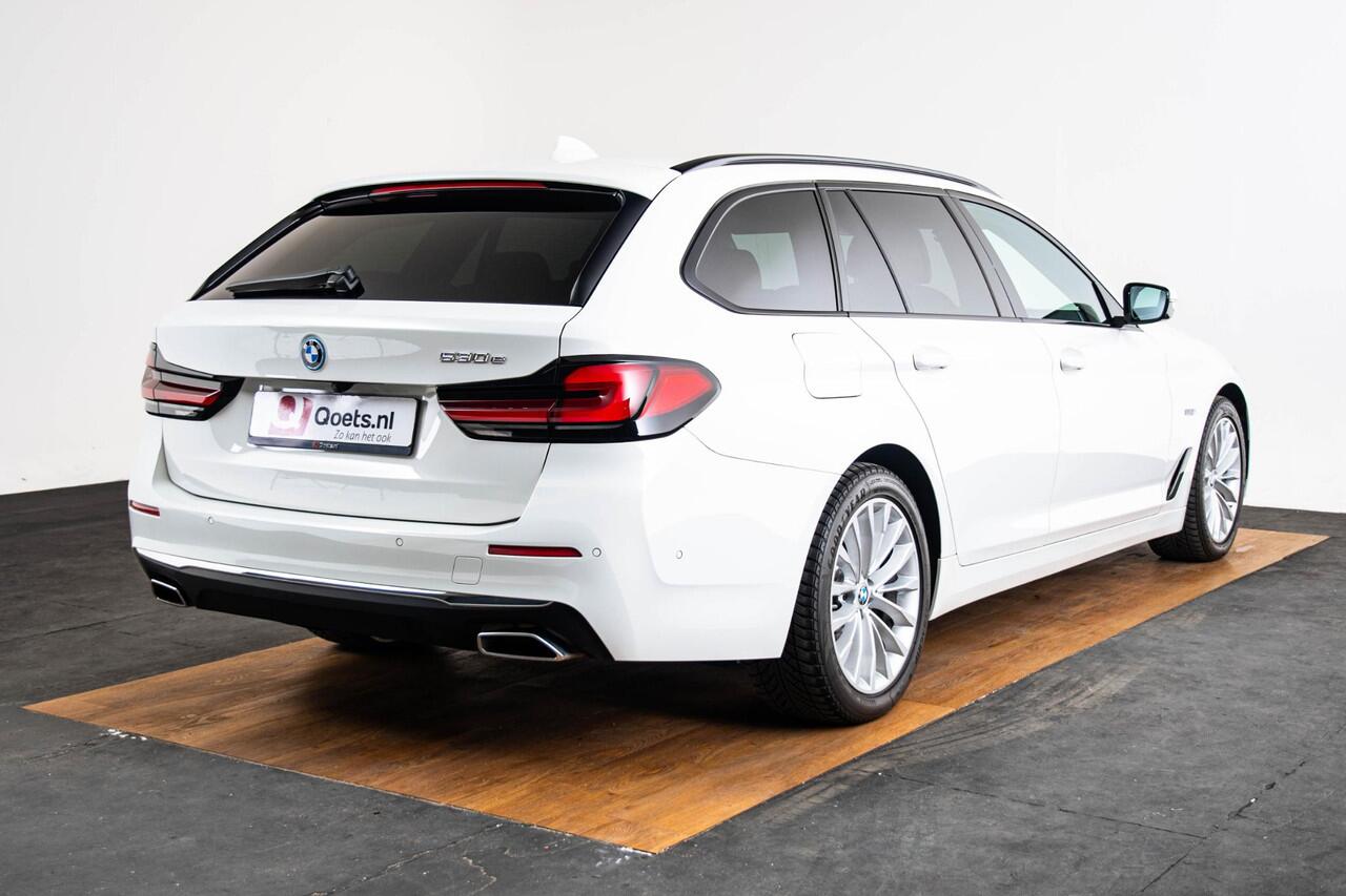BMW 5-SERIE Touring 530e Luxury Line - Trekhaak - Comforstoelen - Getinte Ruiten - High Beam Assistant - Hifi - Elektrisch verwarmde voorstoelen -