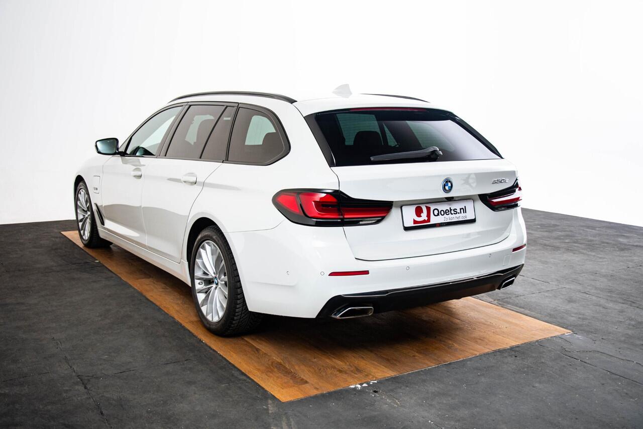 BMW 5-SERIE Touring 530e Luxury Line - Trekhaak - Comforstoelen - Getinte Ruiten - High Beam Assistant - Hifi - Elektrisch verwarmde voorstoelen -
