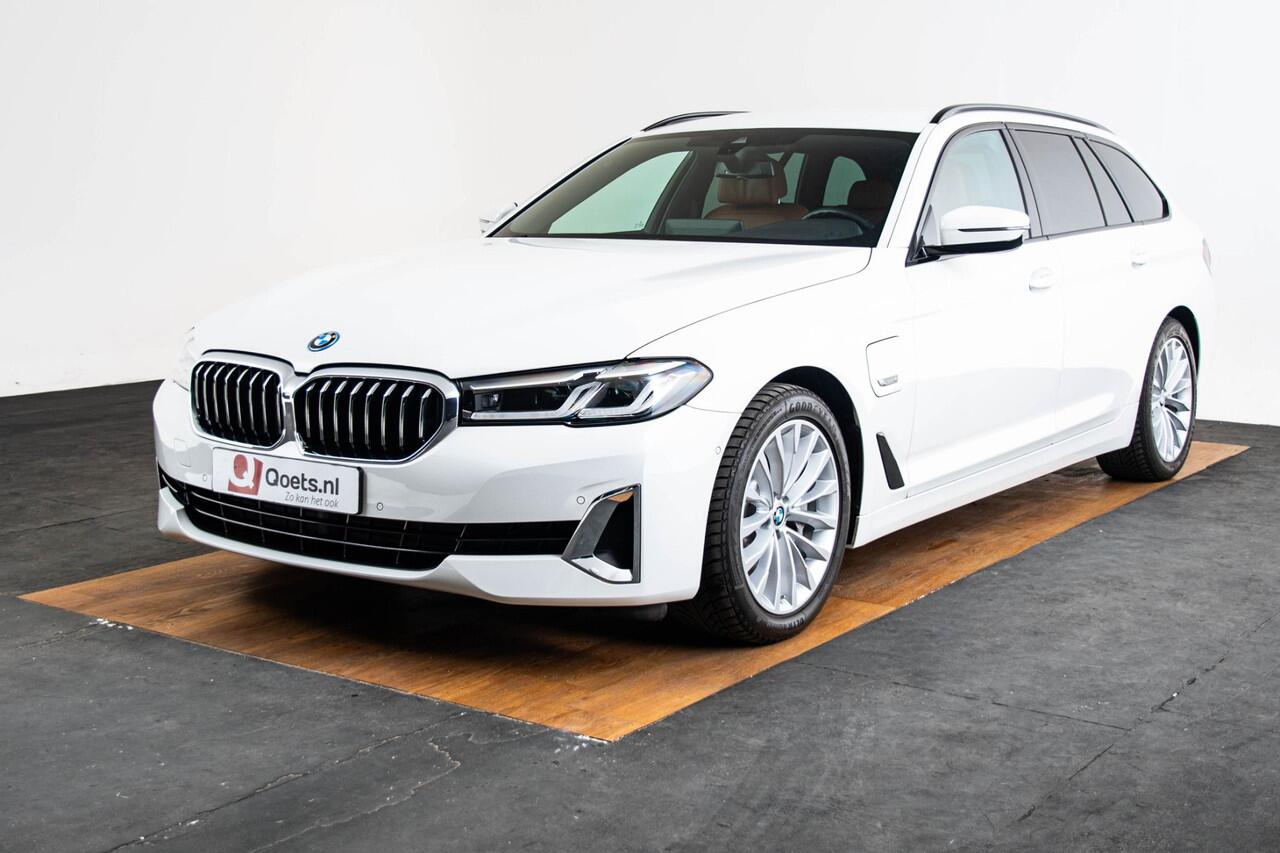BMW 5-SERIE Touring 530e Luxury Line - Trekhaak - Comforstoelen - Getinte Ruiten - High Beam Assistant - Hifi - Elektrisch verwarmde voorstoelen -