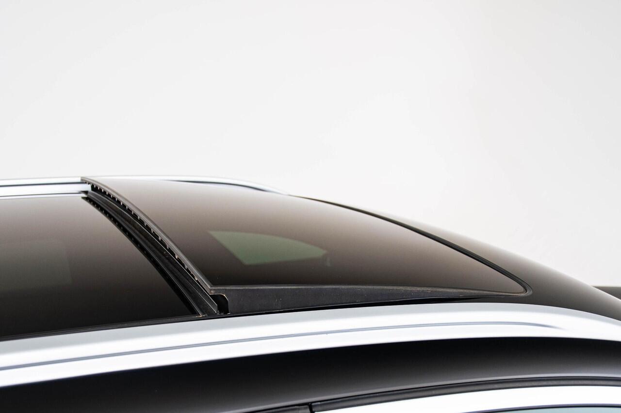 BMW 5-SERIE Touring 530e Business Edition Plus Luxury Line - Trekhaak - Panoramadak - Driving Assistant Professional - Harman Kardon - Head up - Elektrisch verwarmde voorstoelen - Parking Assistant Plus - Comfort acces -