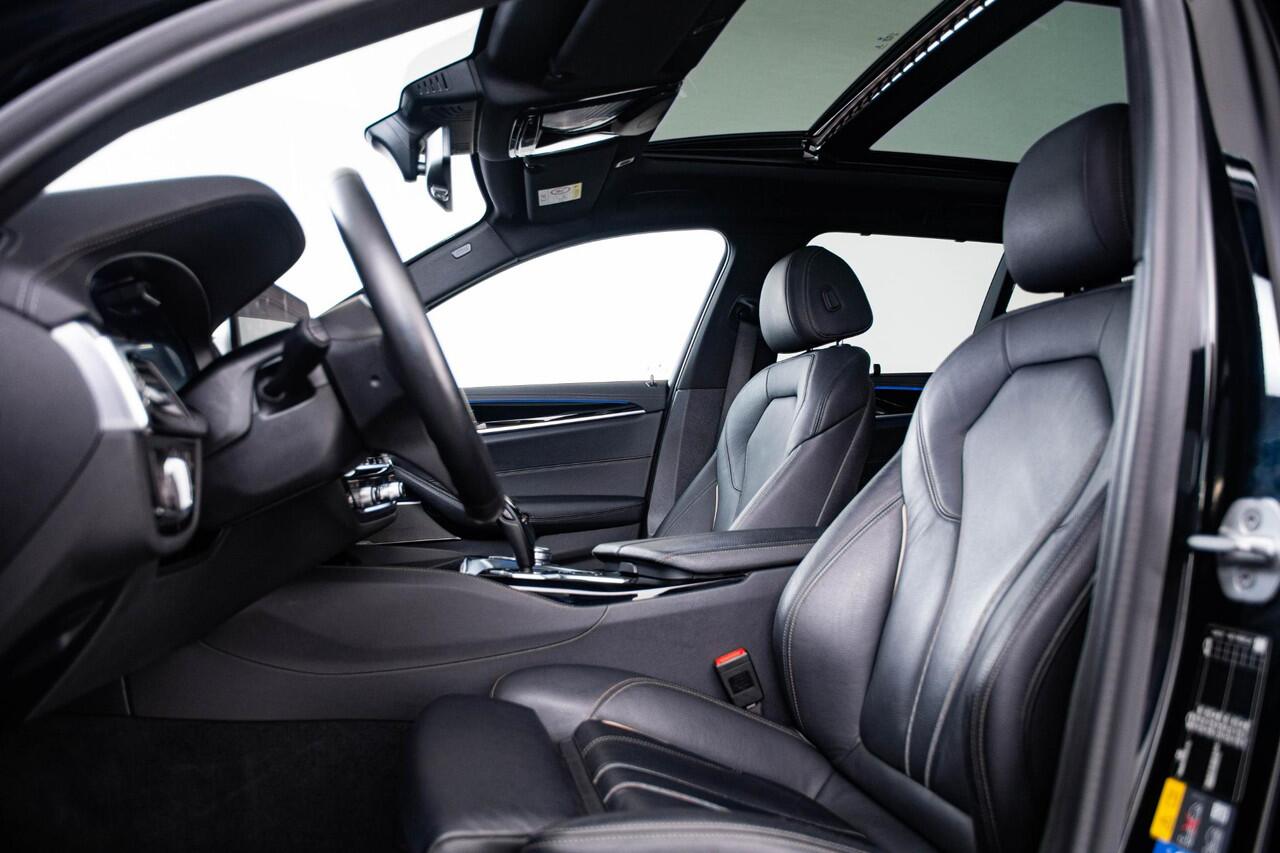 BMW 5-SERIE Touring 530e Business Edition Plus Luxury Line - Trekhaak - Panoramadak - Driving Assistant Professional - Harman Kardon - Head up - Elektrisch verwarmde voorstoelen - Parking Assistant Plus - Comfort acces -