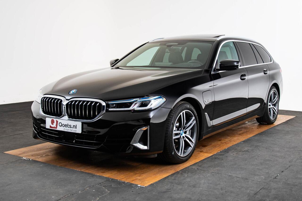 BMW 5-SERIE Touring 530e Business Edition Plus Luxury Line - Trekhaak - Panoramadak - Driving Assistant Professional - Harman Kardon - Head up - Elektrisch verwarmde voorstoelen - Parking Assistant Plus - Comfort acces -