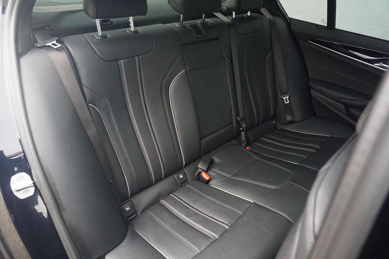 BMW 5-SERIE Sedan M550i xDrive Schuif-/kanteldak / Laserlight / Head-Up Display / Harman Kardon / Soft Close