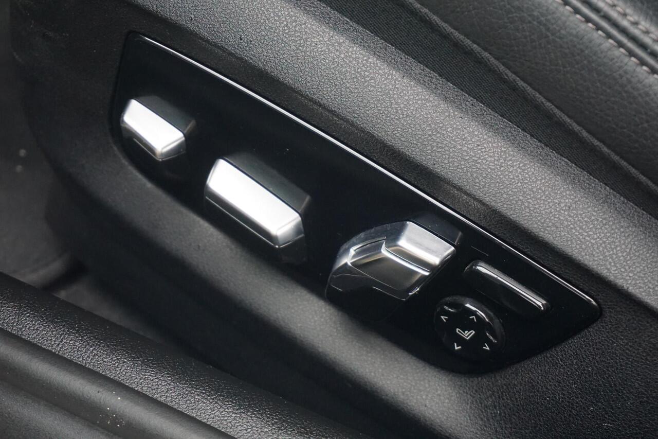 BMW 5-SERIE Sedan M550i xDrive Schuif-/kanteldak / Laserlight / Head-Up Display / Harman Kardon / Soft Close